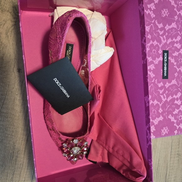 D&G - Picture 2 of 4